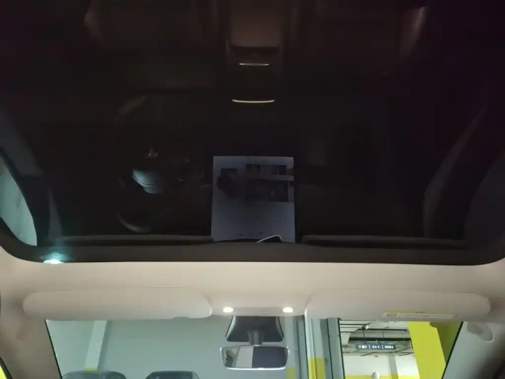 Tesla Model Y — миниатюра 18