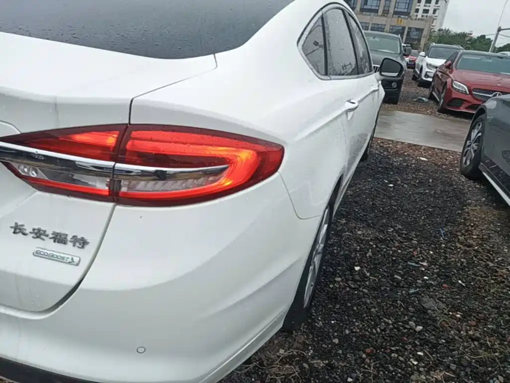 Ford Mondeo — миниатюра 8