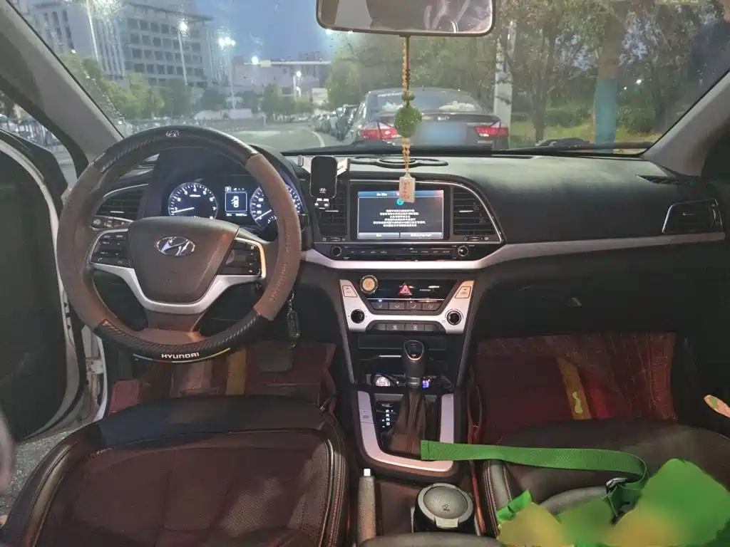 Hyundai Elantra — миниатюра 13