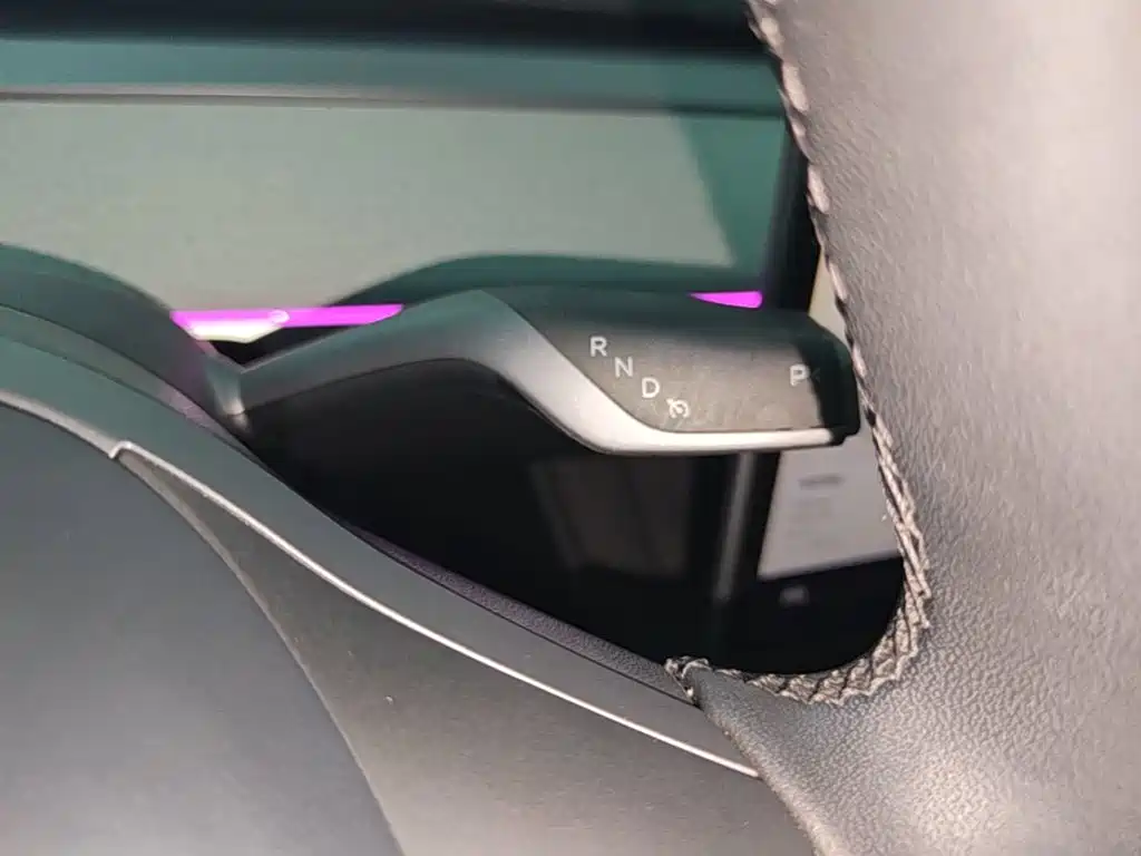 Tesla Model Y — миниатюра 14