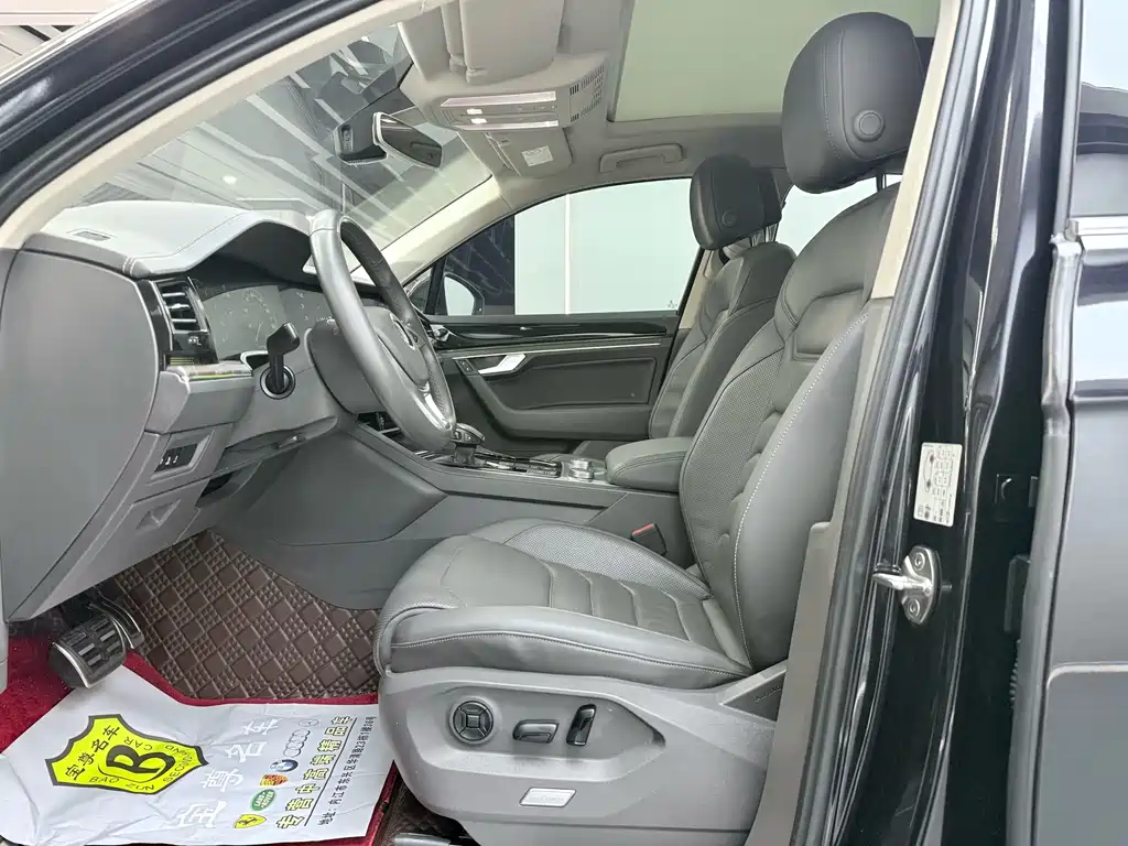 Volkswagen Touareg — миниатюра 7