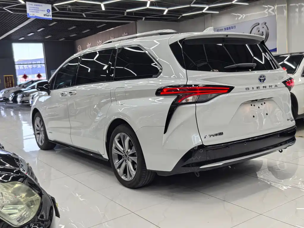 Toyota Sienna — миниатюра 5