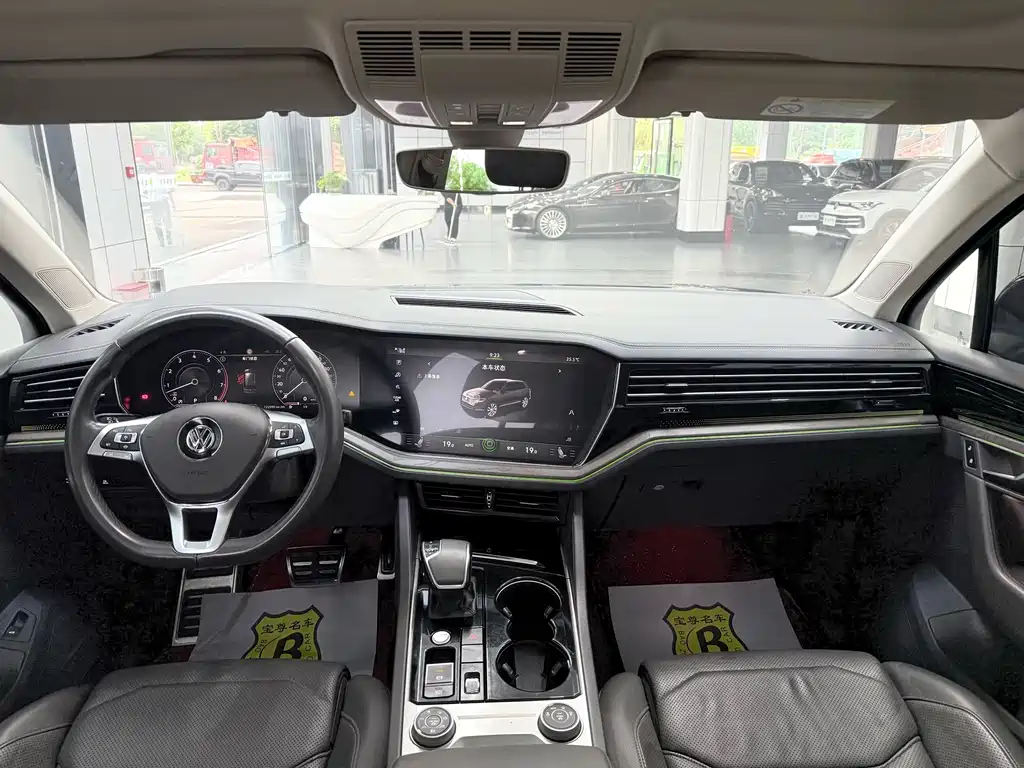 Volkswagen Touareg — миниатюра 10