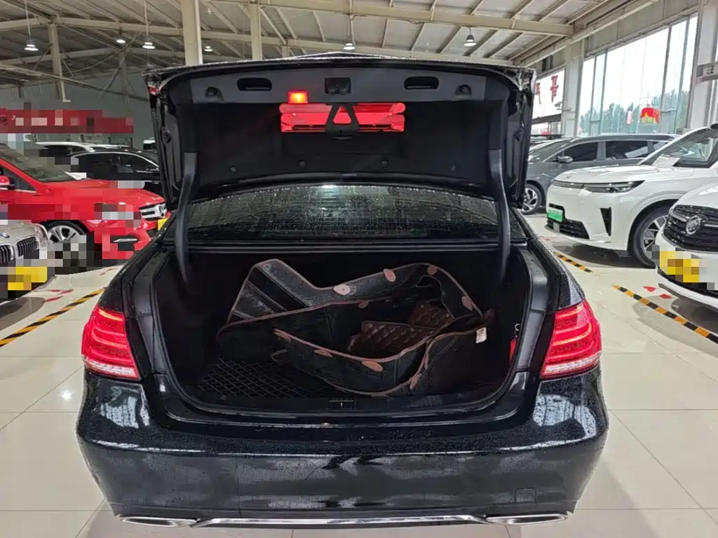 Mercedes-Benz E-Class — миниатюра 19