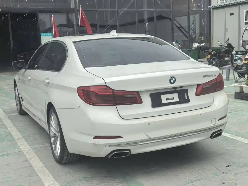 BMW 5 Series New Energy — миниатюра 5