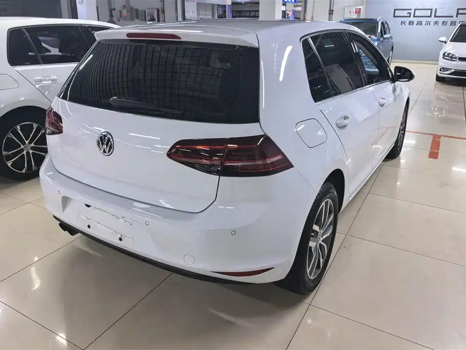 Volkswagen Golf 2016 230TSI AT Luxury