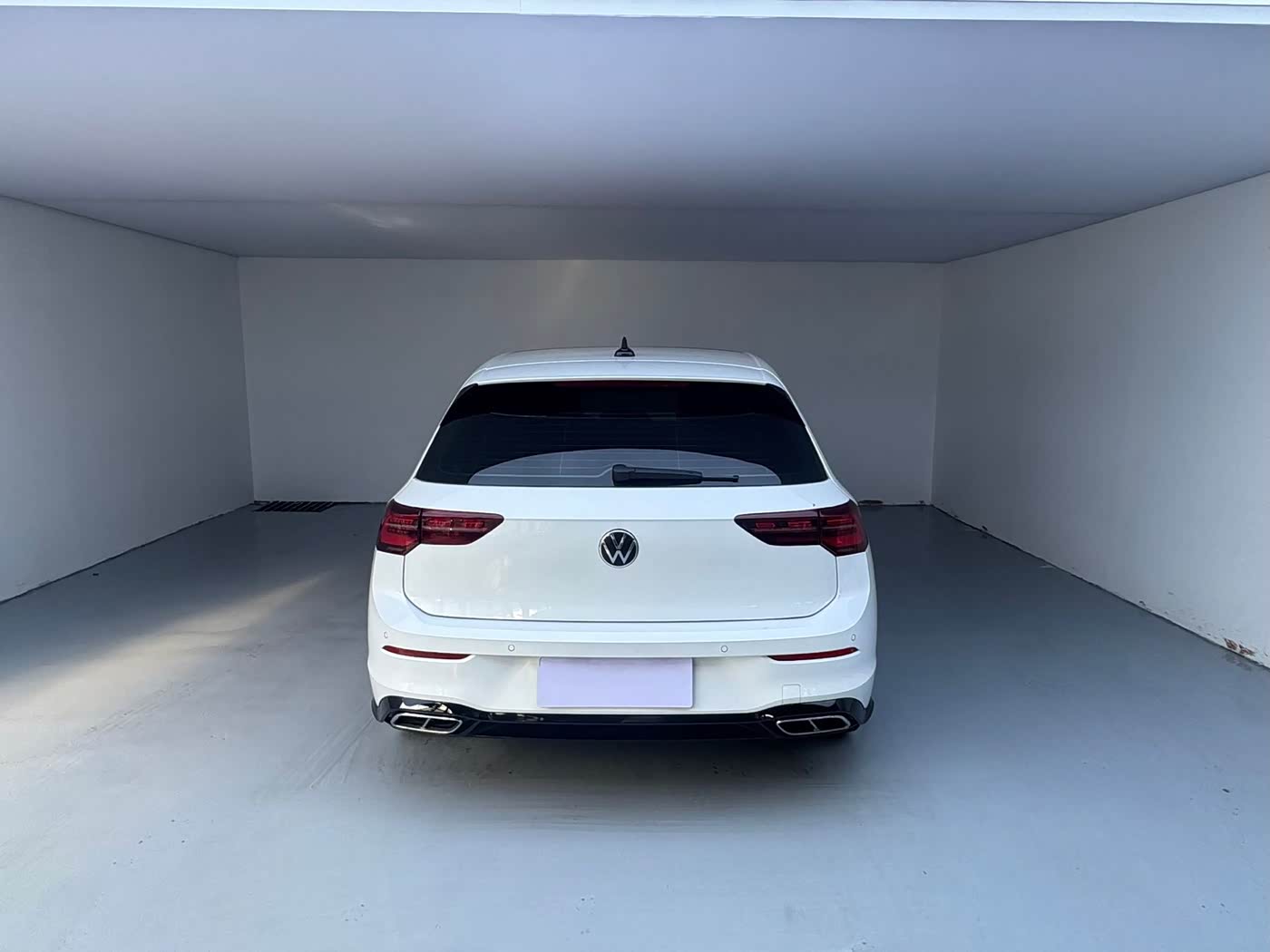 Volkswagen Golf 1.4 л 2023 г. Белый, пробег 47000 км
