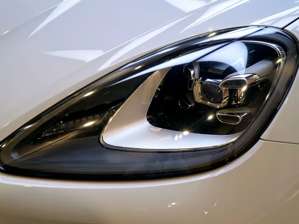 Porsche Cayenne — миниатюра 25