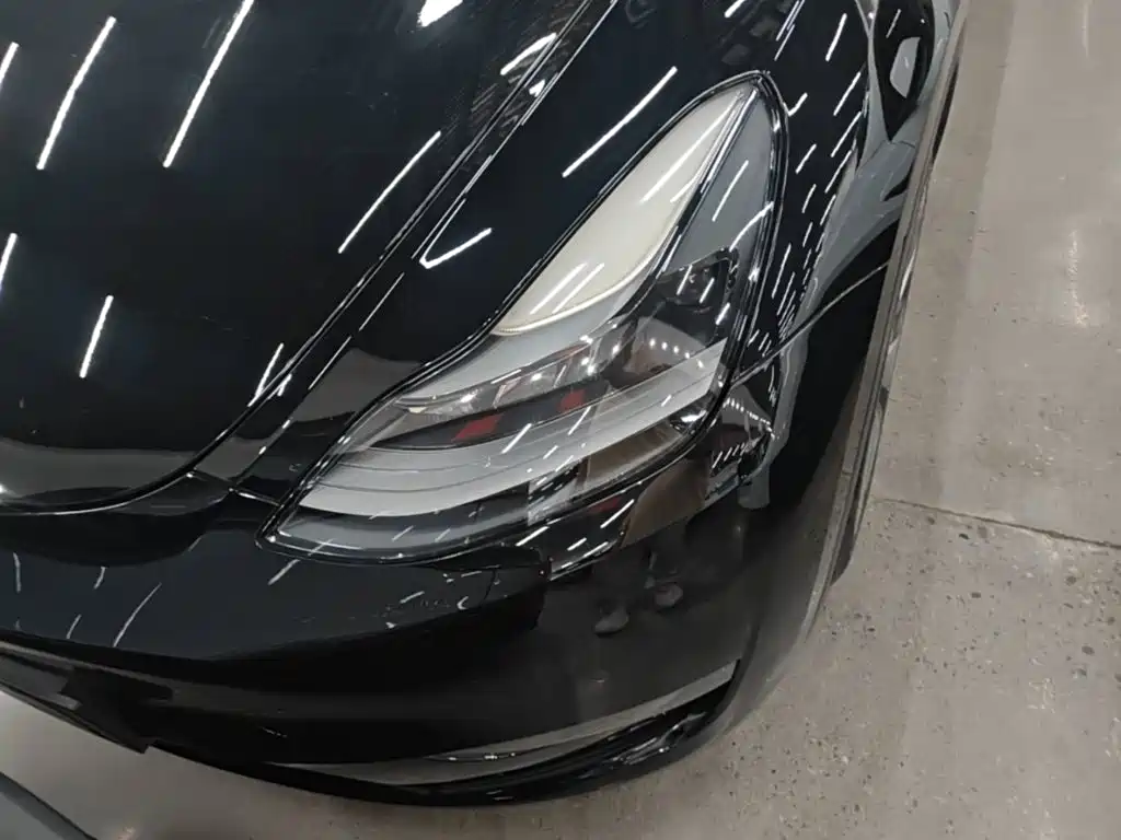 Tesla Model Y — миниатюра 18