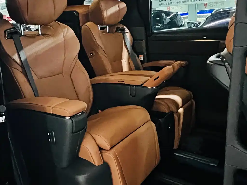 Toyota Alphard — миниатюра 8