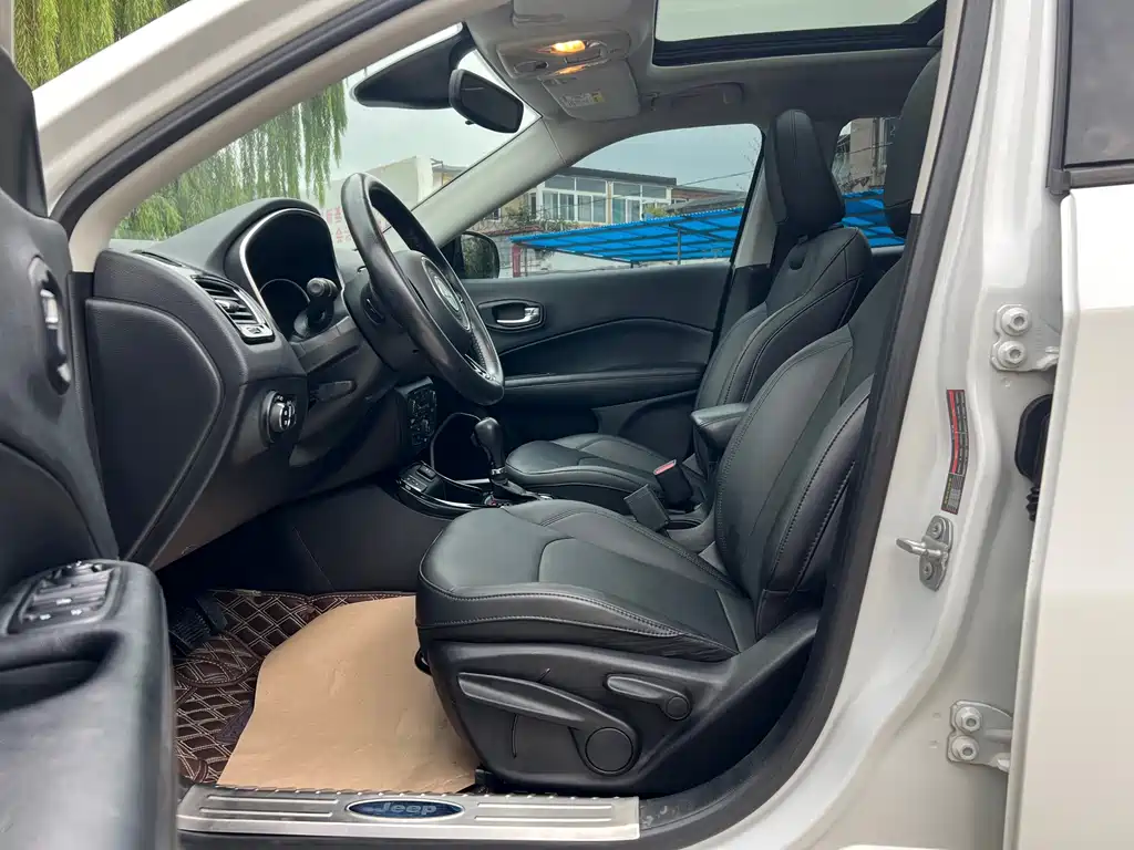 Jeep Compass — миниатюра 10