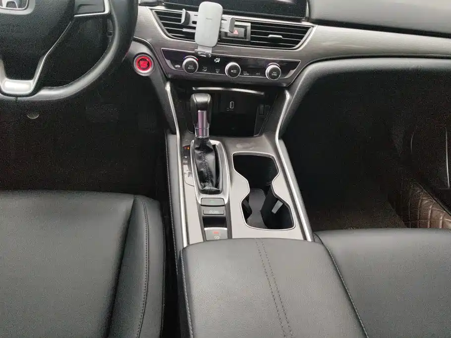 Honda Accord — миниатюра 16