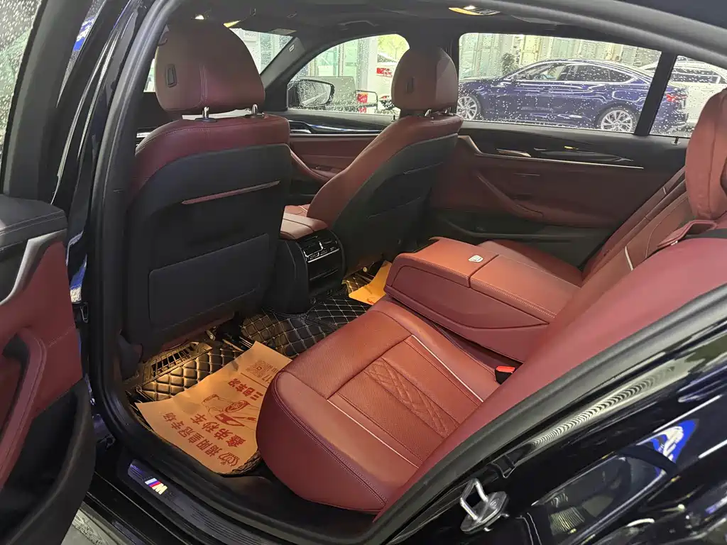 BMW 5 Series — миниатюра 8