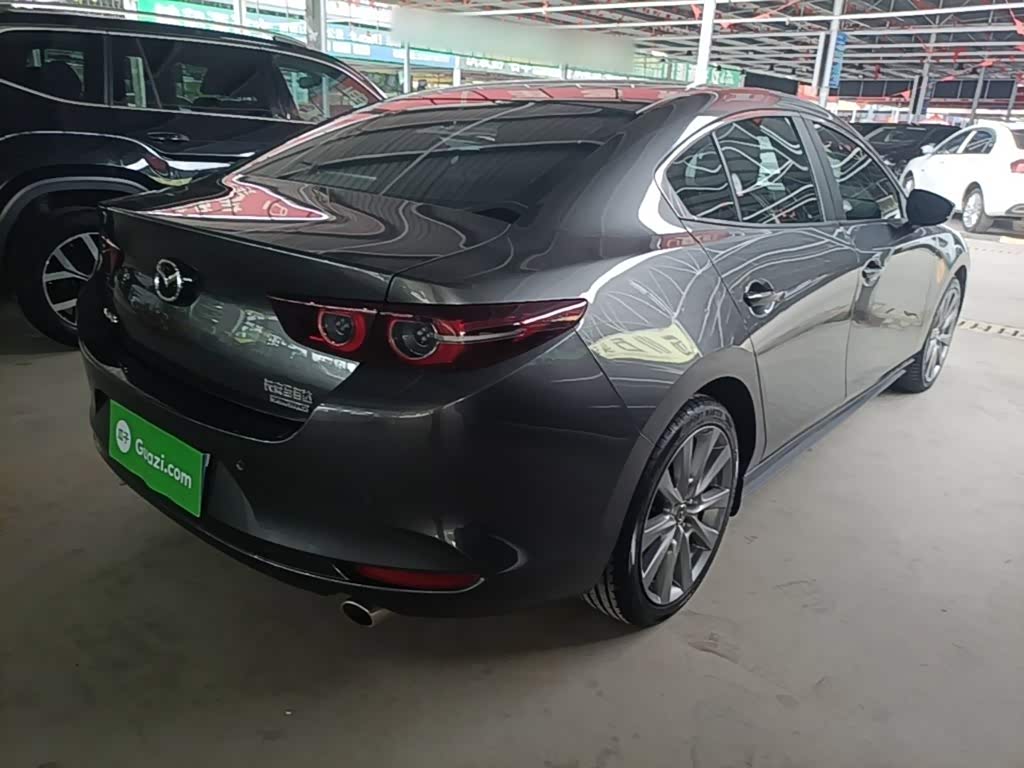 Mazda Mazda3 Axela 2.0 л 2024 г. Серебристо-серый, пробег 25099 км