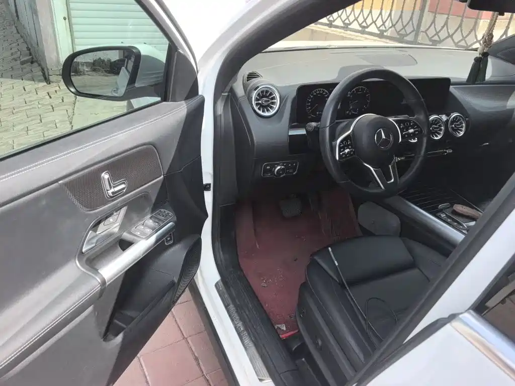 Mercedes-Benz GLA — миниатюра 12