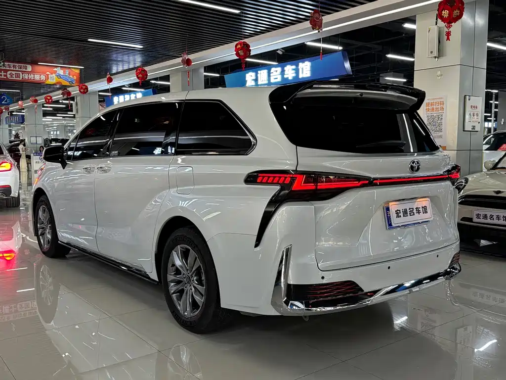 Toyota Sienna — миниатюра 6