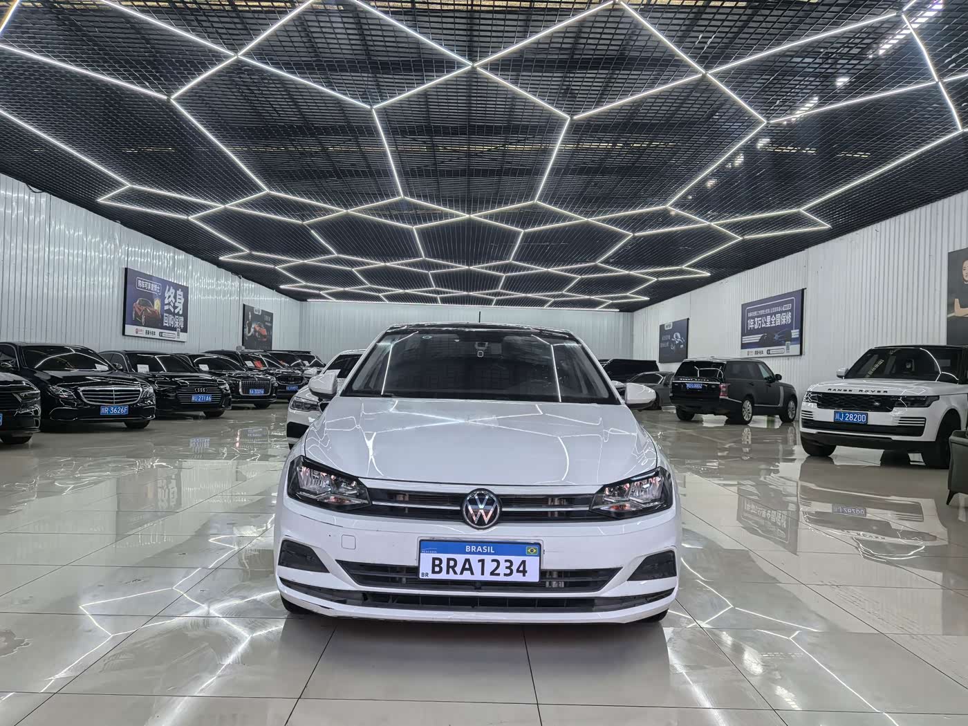 Volkswagen Polo 1.5 л 2023 г. Белый, пробег 14000 км