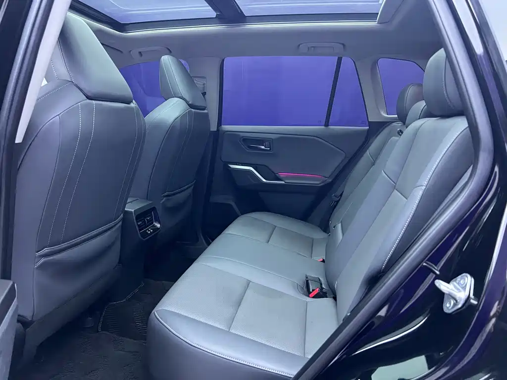 Toyota RAV4 — миниатюра 7