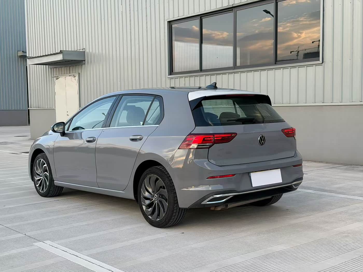 Volkswagen Golf 1.4 л 2021 г. Серебристо-серый, пробег 50000 км