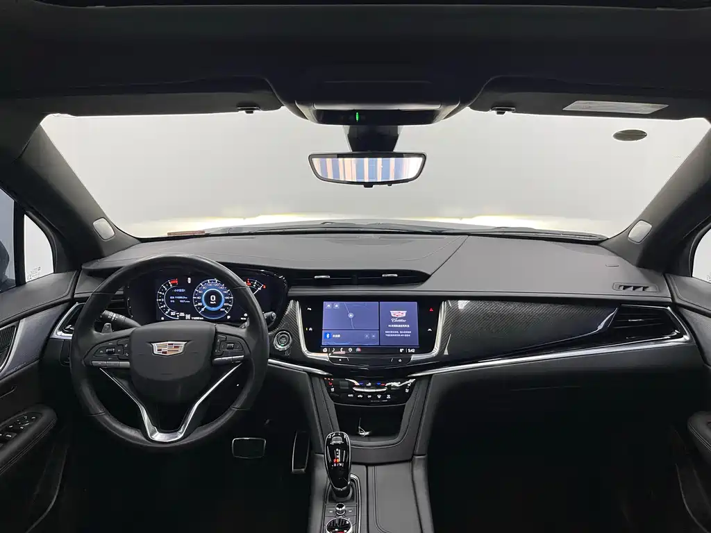 CADILLAC XT6