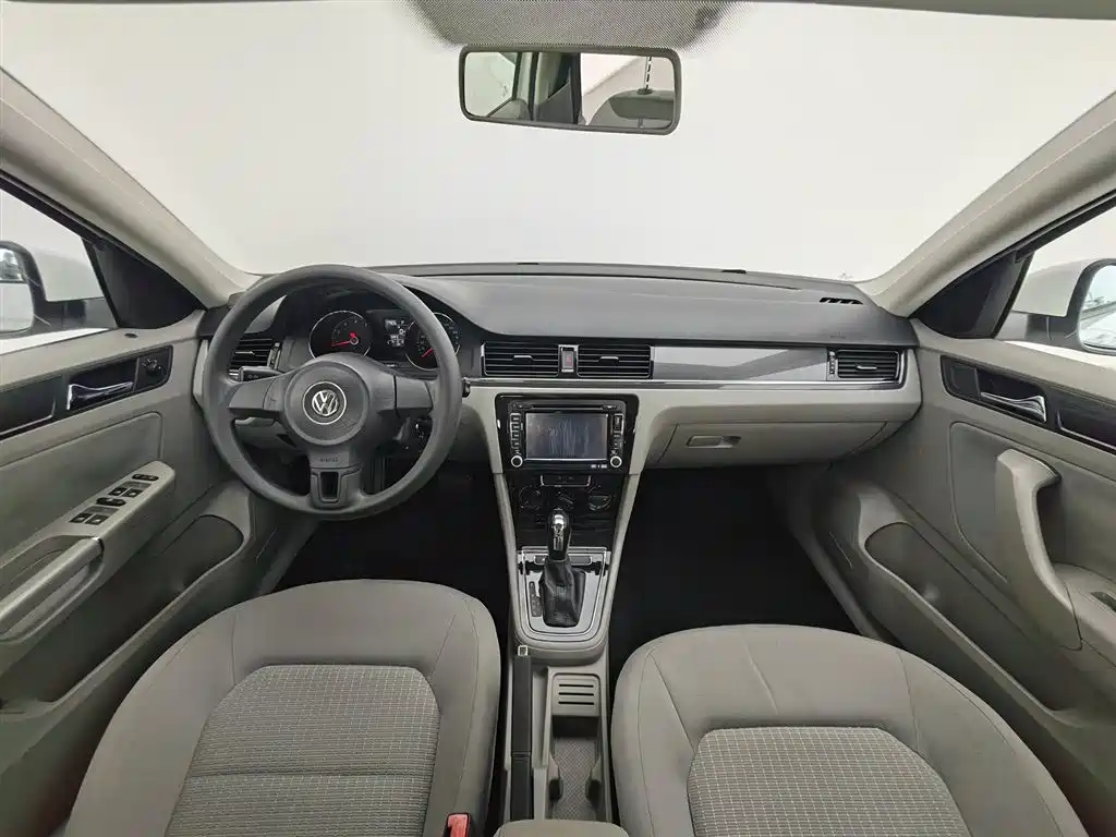 Volkswagen Bora 2013 1.6L AT Fashion