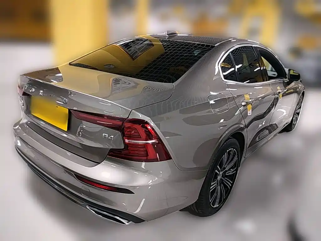 Volvo S60 2022 — фото 9