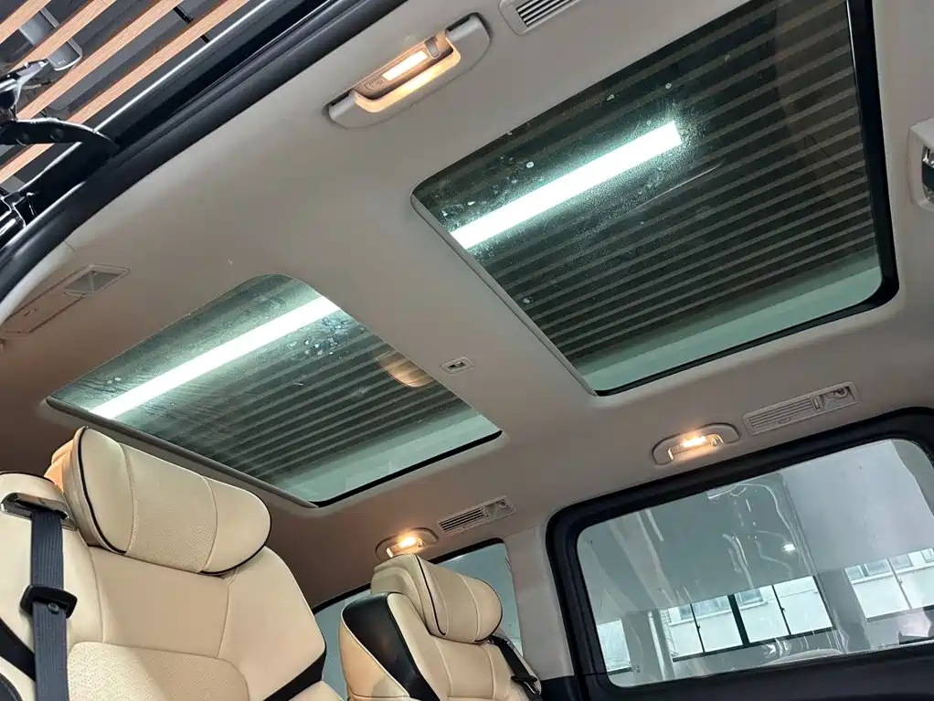 Mercedes-Benz V-Class — миниатюра 13