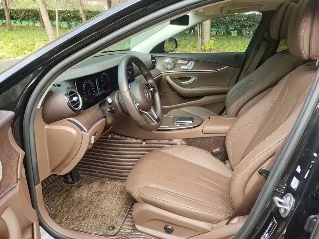 Mercedes-Benz E-Class — миниатюра 4