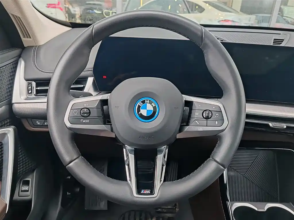 BMW IX1