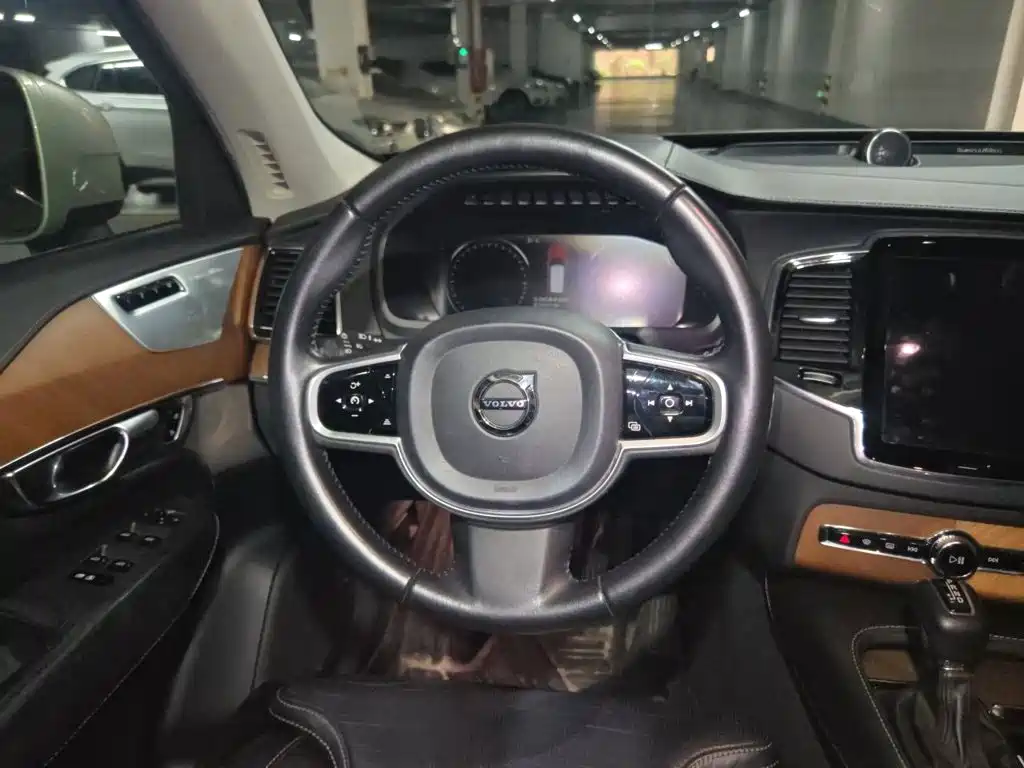 Volvo XC90 — миниатюра 3
