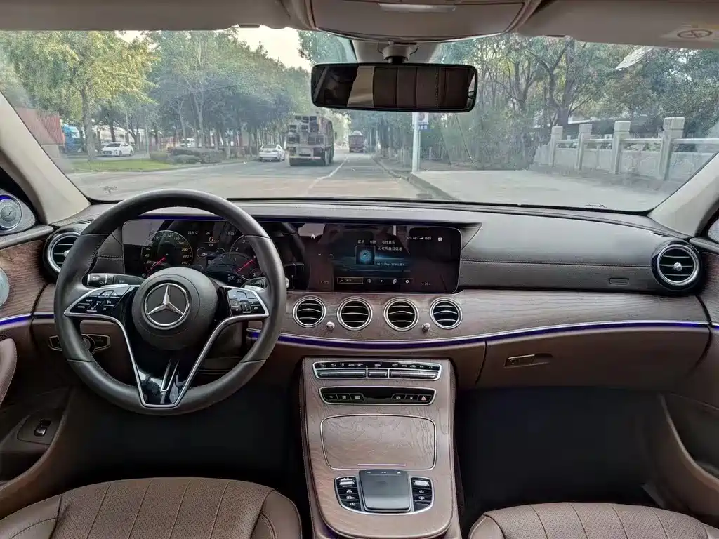 Mercedes-Benz E-Class — миниатюра 4