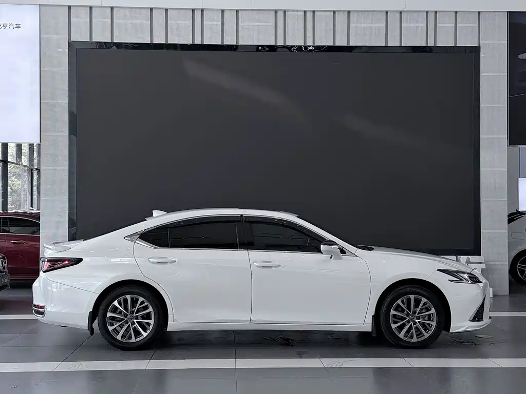 Lexus ES — миниатюра 4