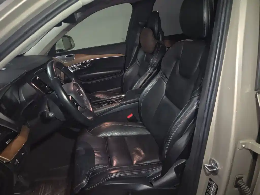Volvo XC90 — миниатюра 8
