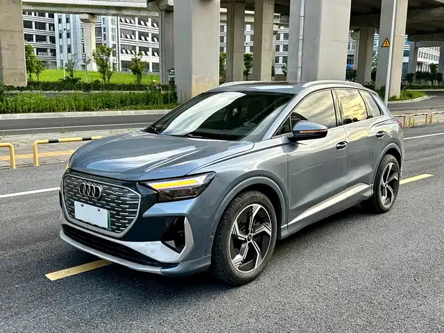 Audi Q 4 e-tron 2023 40 e-tron — фото 1