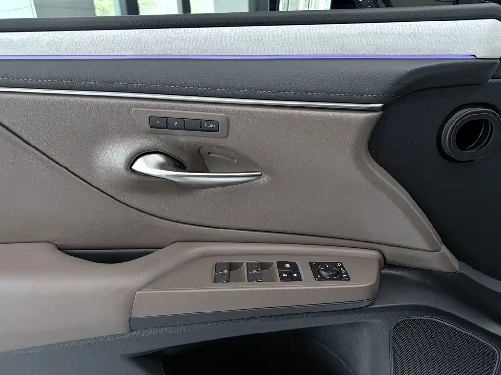 Lexus ES — миниатюра 20