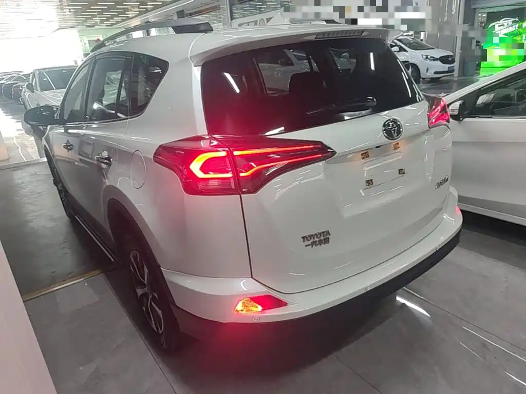 Toyota RAV4 — миниатюра 5
