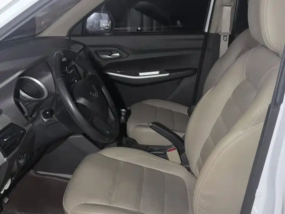 Wuling Hongguang — миниатюра 9