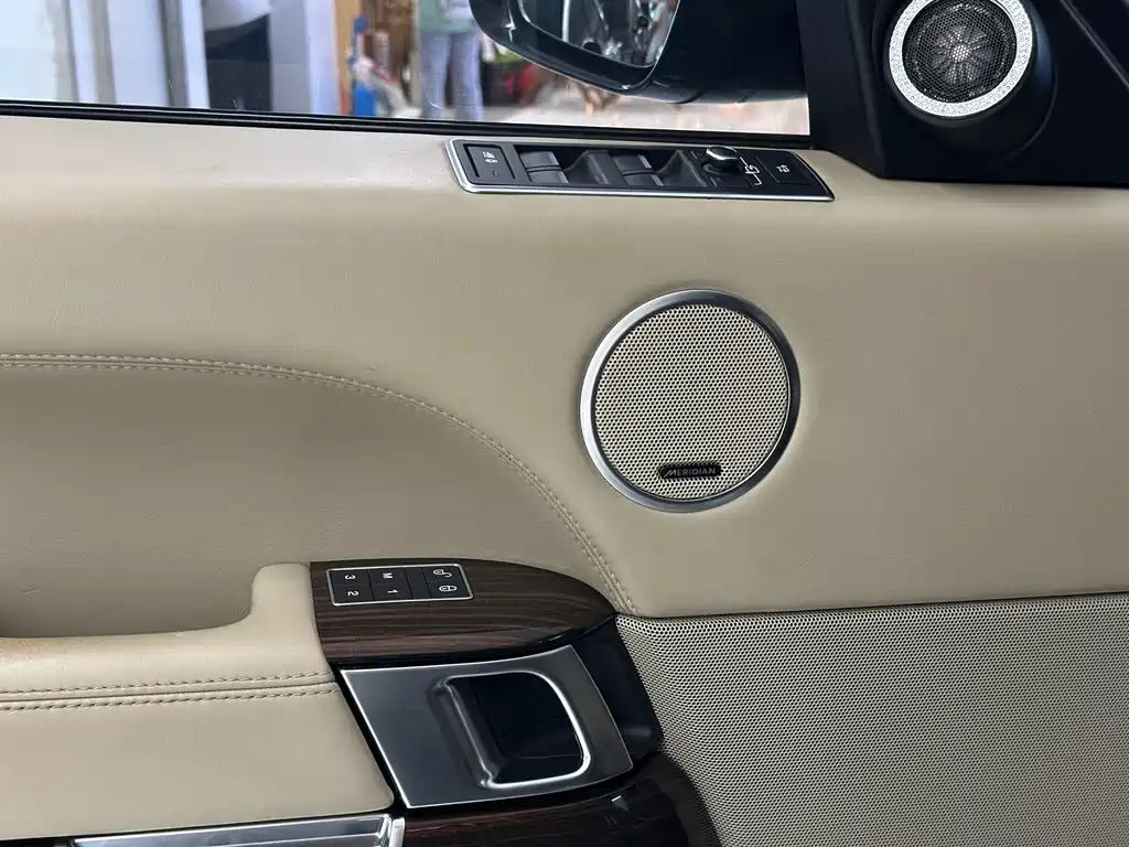 Land Rover Range Rover — миниатюра 12
