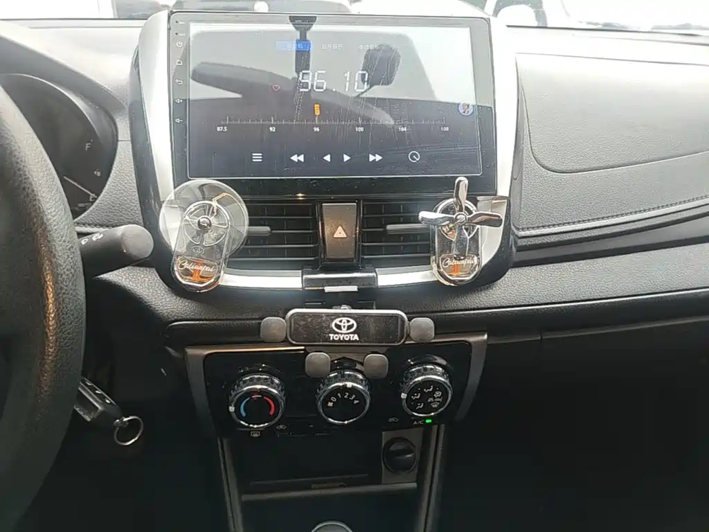 Toyota Yaris L — миниатюра 13