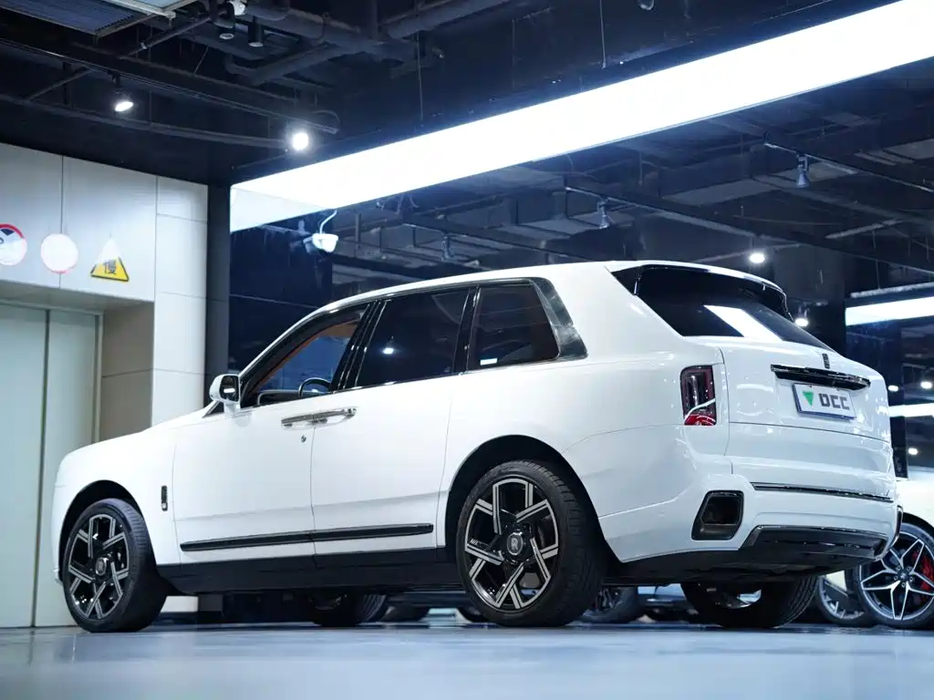 Rolls-Royce Cullinan — миниатюра 12
