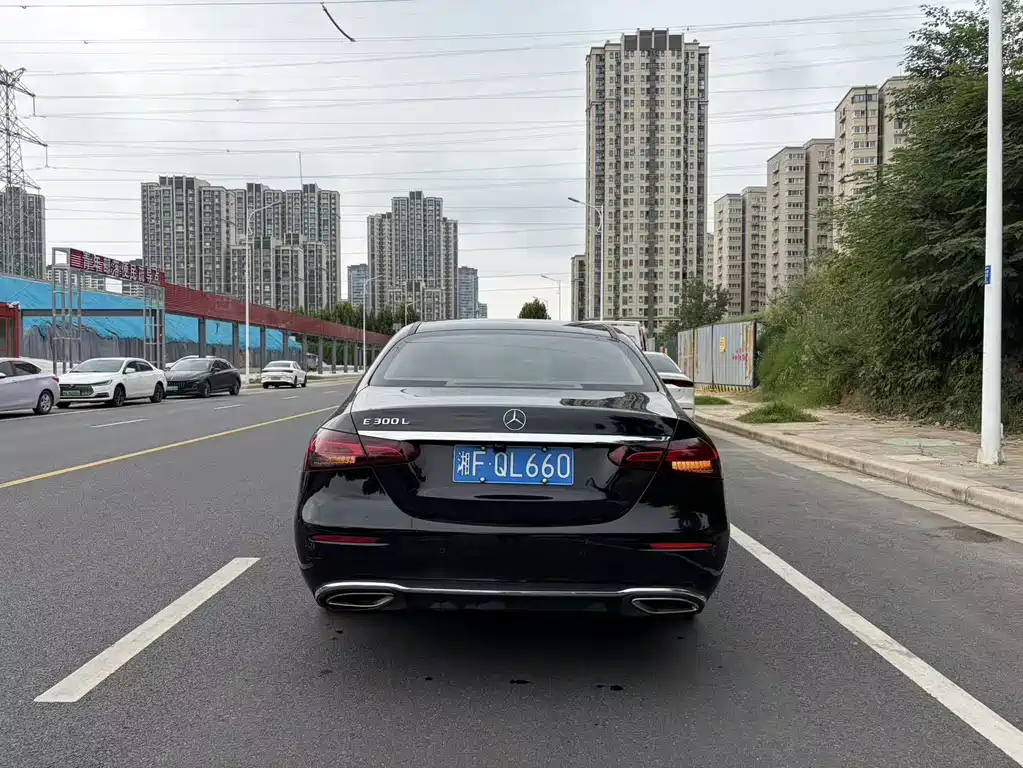 Mercedes-Benz E-Class — миниатюра 8