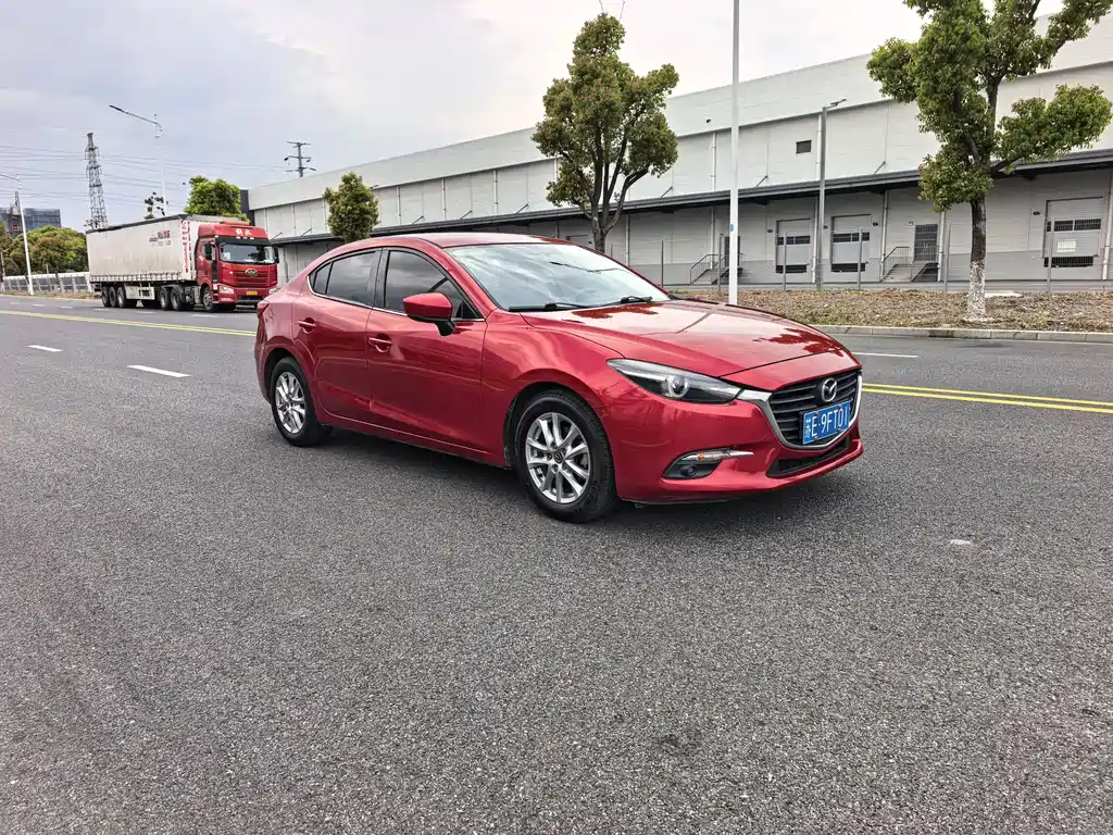 Mazda Mazda3 3 2017 1.5L AT Luxury V