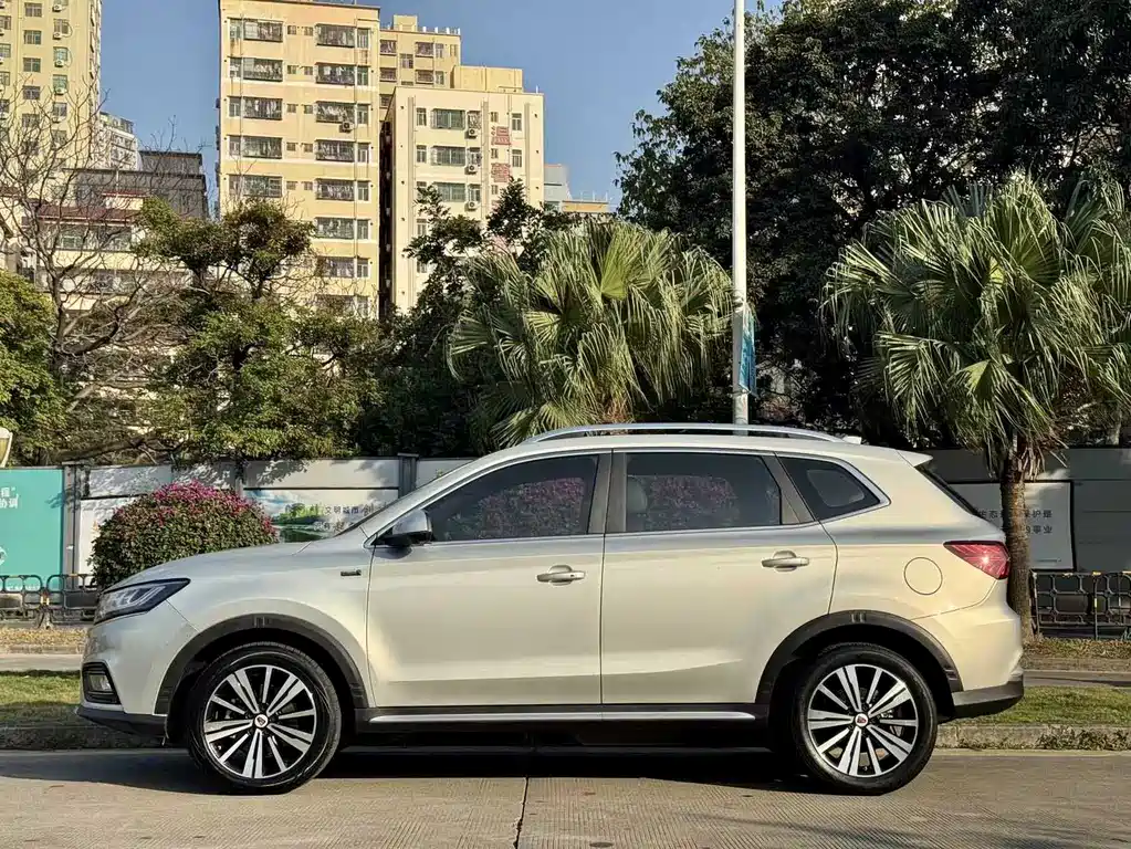 ROEWE RX5 NEW ENERGY