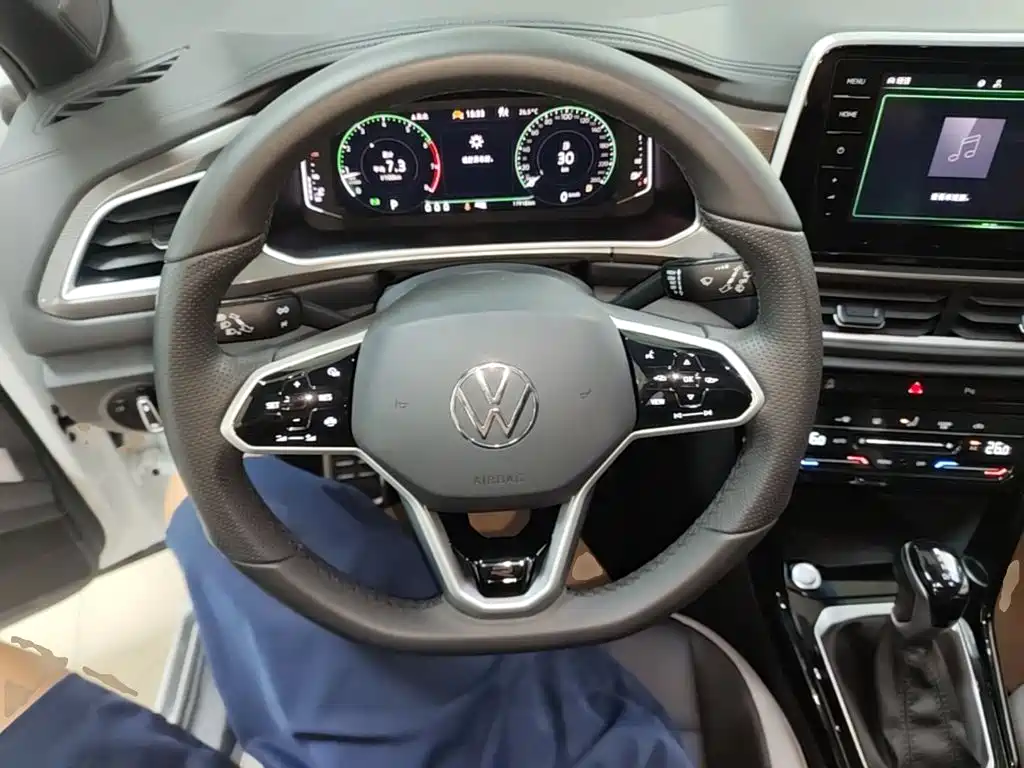 Volkswagen T-Roc — миниатюра 11