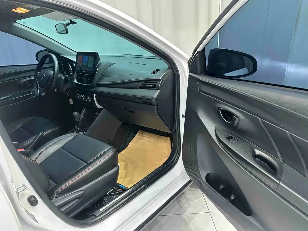 Toyota Yaris L — миниатюра 17