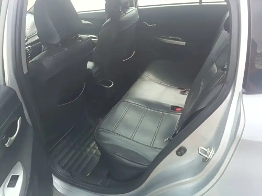 Toyota Yaris L — миниатюра 17