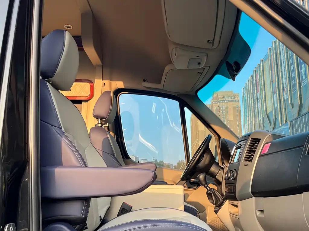Mercedes-Benz Sprinter — миниатюра 6