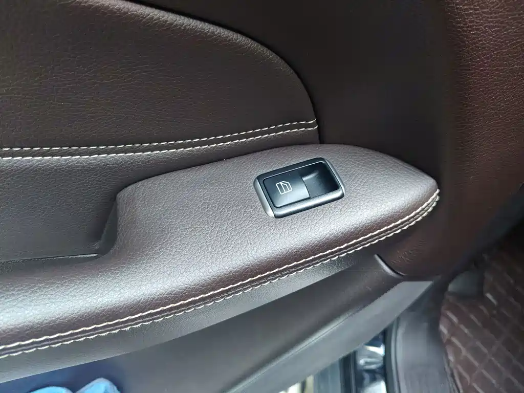 Mercedes-Benz GLS — миниатюра 10