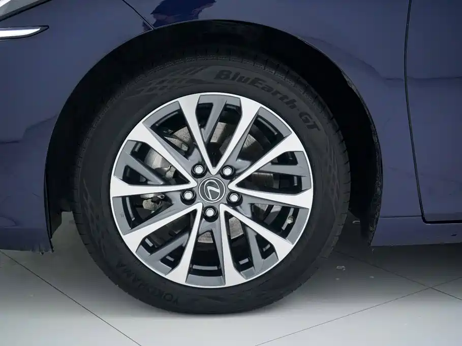 Lexus ES — миниатюра 22