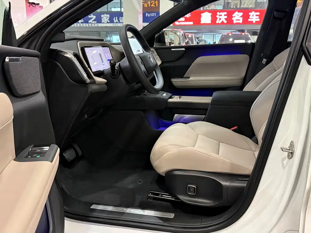 Volvo XC70 PHEV — миниатюра 9